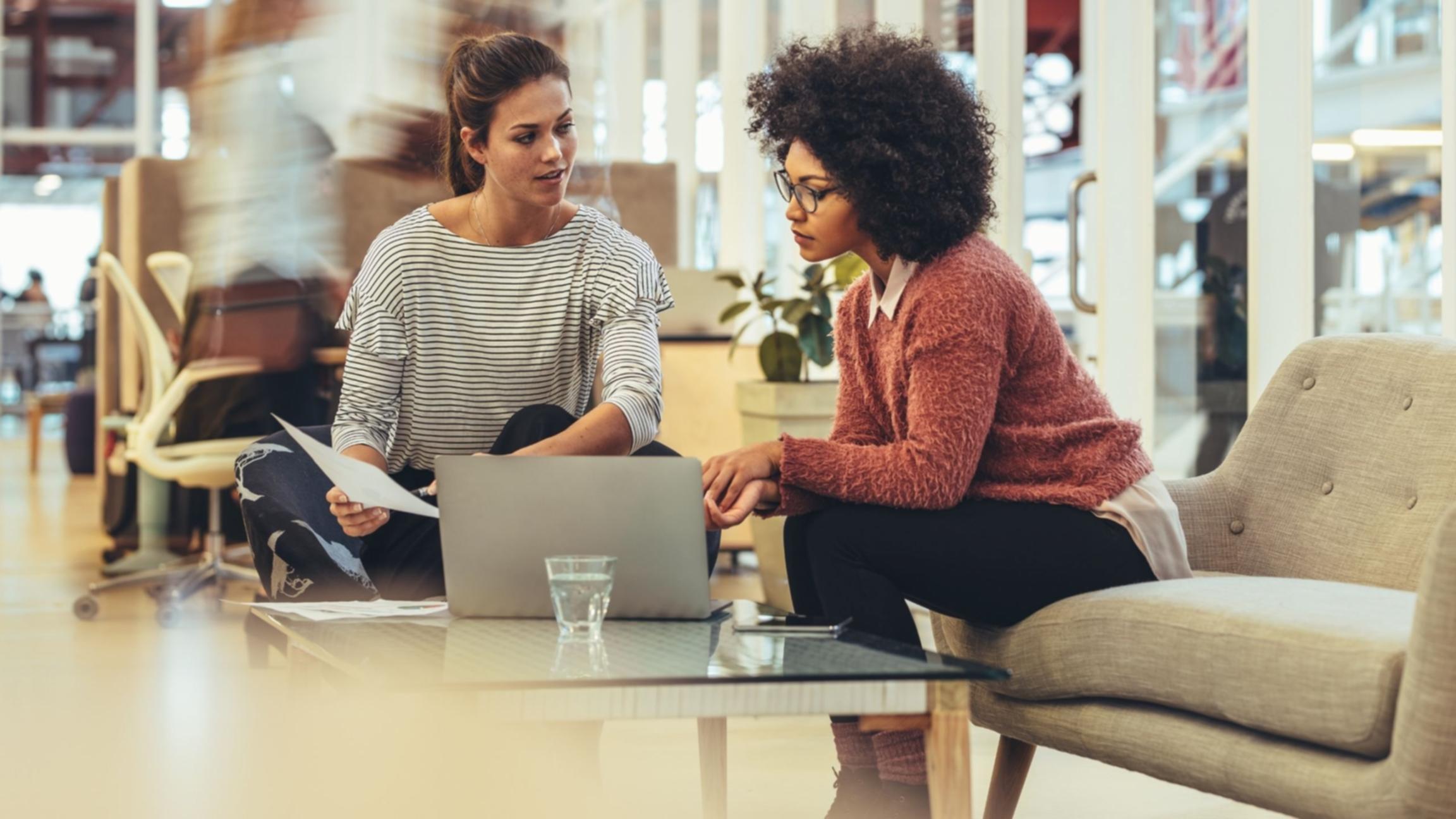 Workshop-Atmosphäre mit konzentrierten Teilnehmern